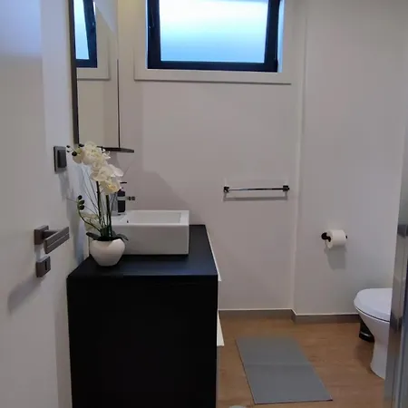 The Jolie - A Retreat In The In An Entire House Funchal (Madeira)
