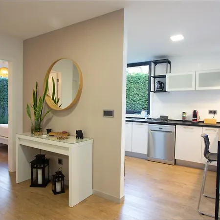 The Jolie - A Retreat In The In An Entire House Funchal (Madeira)