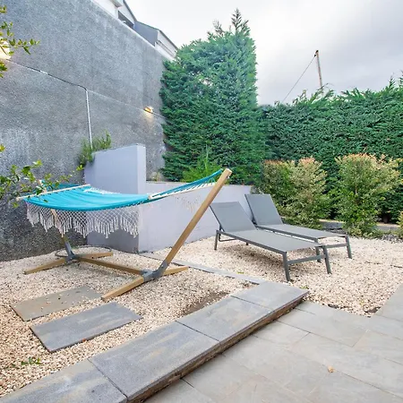 The Jolie - A Retreat In The In An Entire House Holiday home