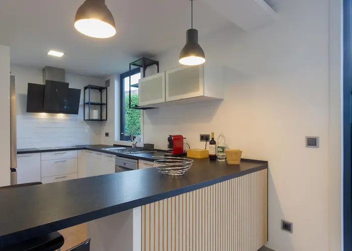 The Jolie - A Retreat In The In An Entire House Funchal (Madeira)