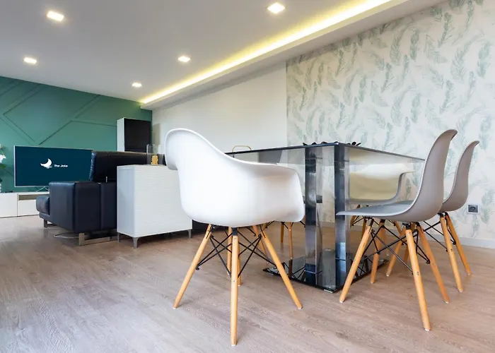 The Jolie - A Retreat In The In An Entire House * Funchal (Madeira)