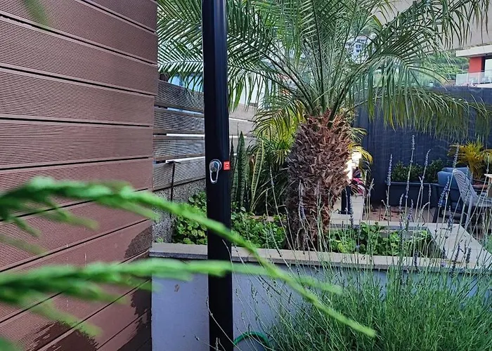 The Jolie - A Retreat In The In An Entire House * Funchal (Madeira)