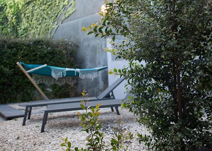 The Jolie - A Retreat In The In An Entire House Funchal (Madeira)